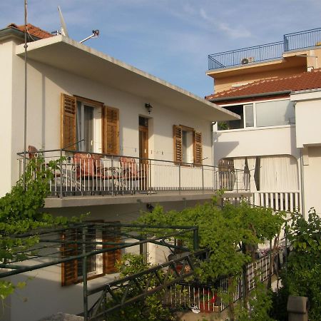 Apartment Antonija Primosten Bagian luar foto