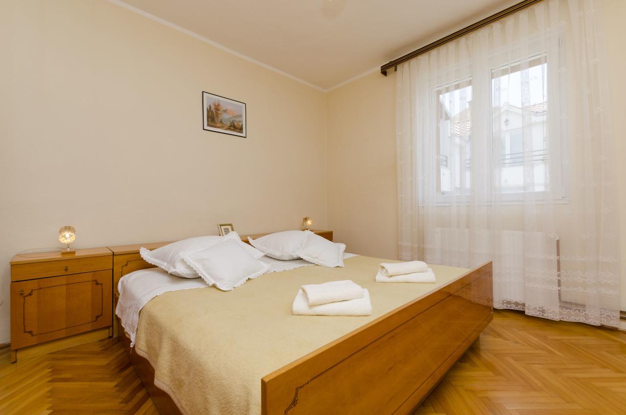 Apartment Antonija Primosten Bagian luar foto