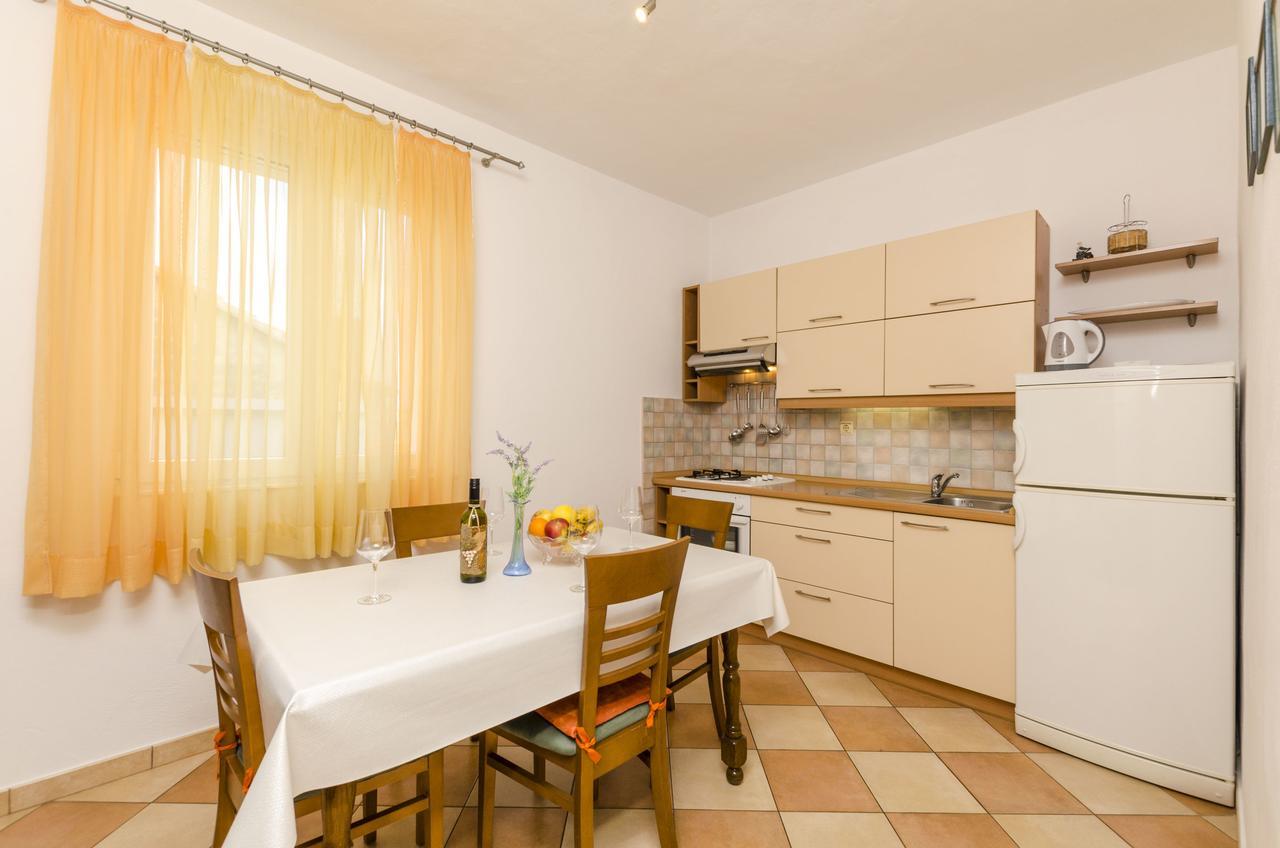Apartment Antonija Primosten Bagian luar foto