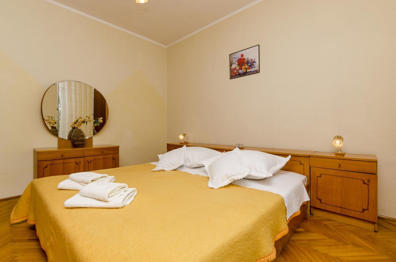 Apartment Antonija Primosten Bagian luar foto