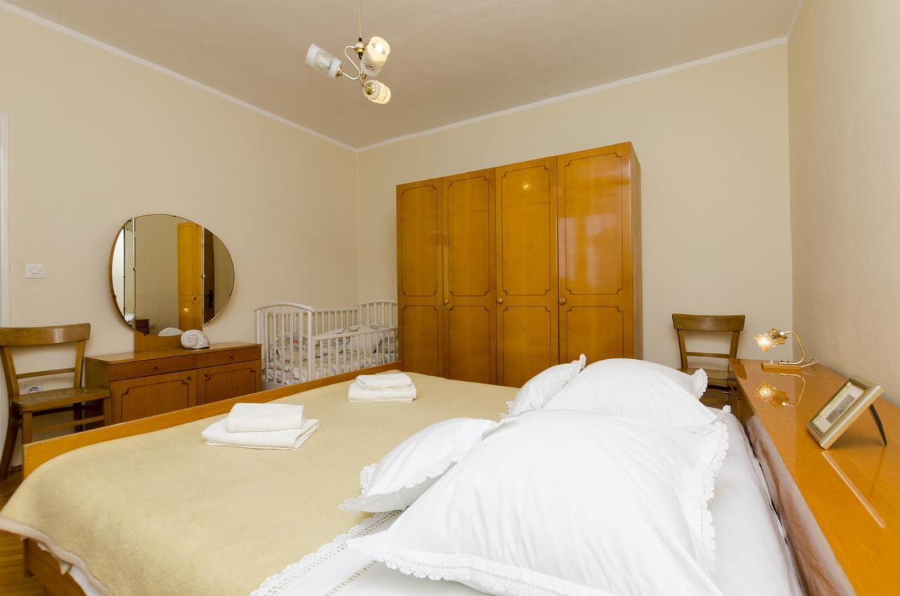 Apartment Antonija Primosten Bagian luar foto