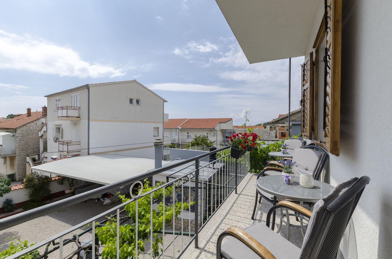 Apartment Antonija Primosten Bagian luar foto